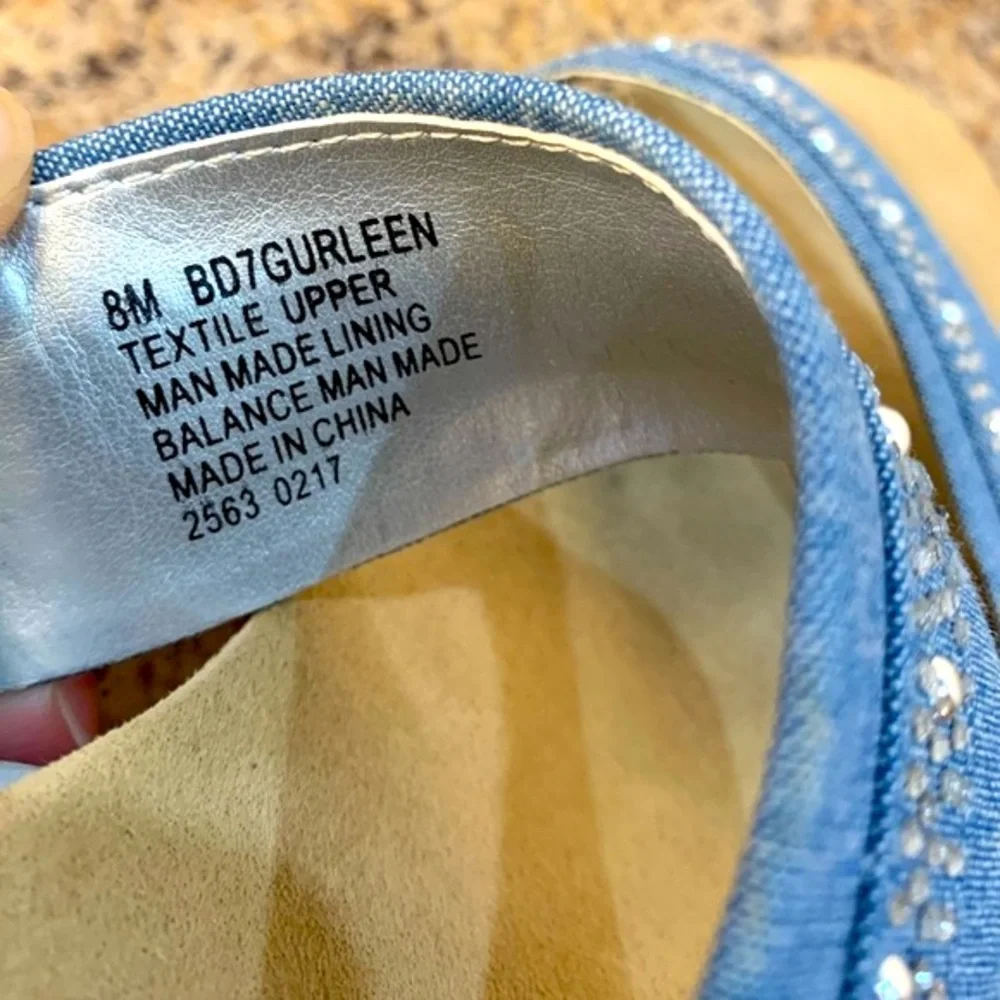 Bandolino Gurleen Chambray Blue & Rhinestone Wedge Sandals Size 8